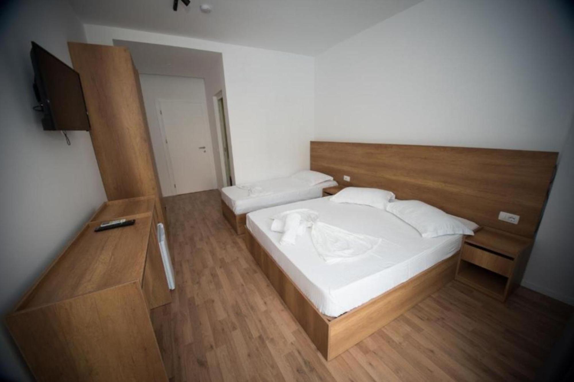 Hotel Besani Durrës Buitenkant foto