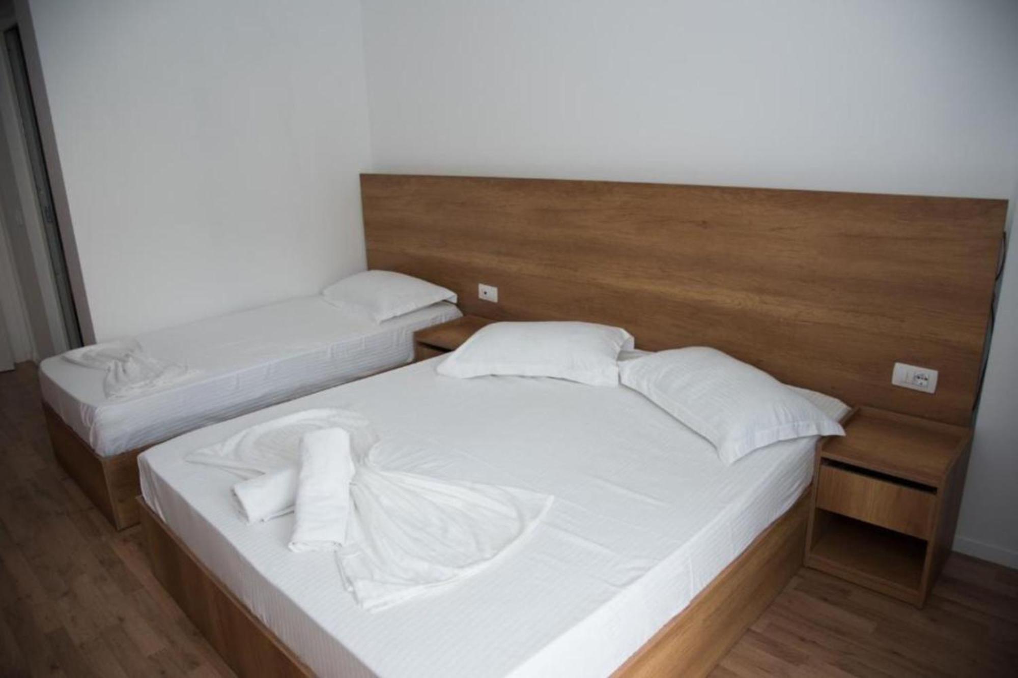 Hotel Besani Durrës Buitenkant foto